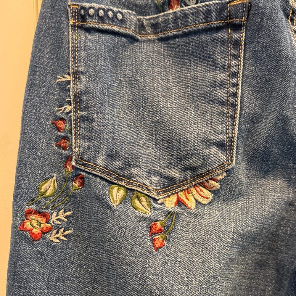 Blank NYC Skinny Classique Embroidered Jeans - Picture 7 of 13
